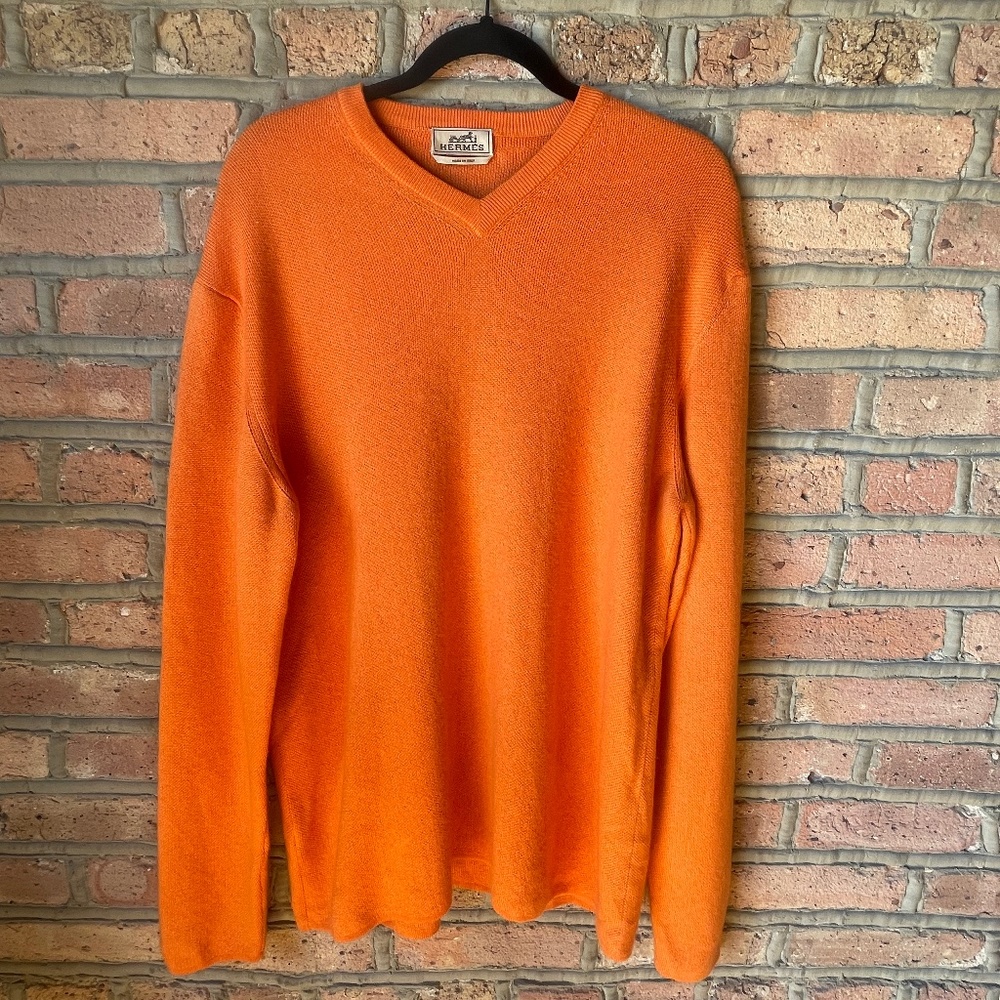 Hermés Men Size Large Cashmere V-neck pullover sweater